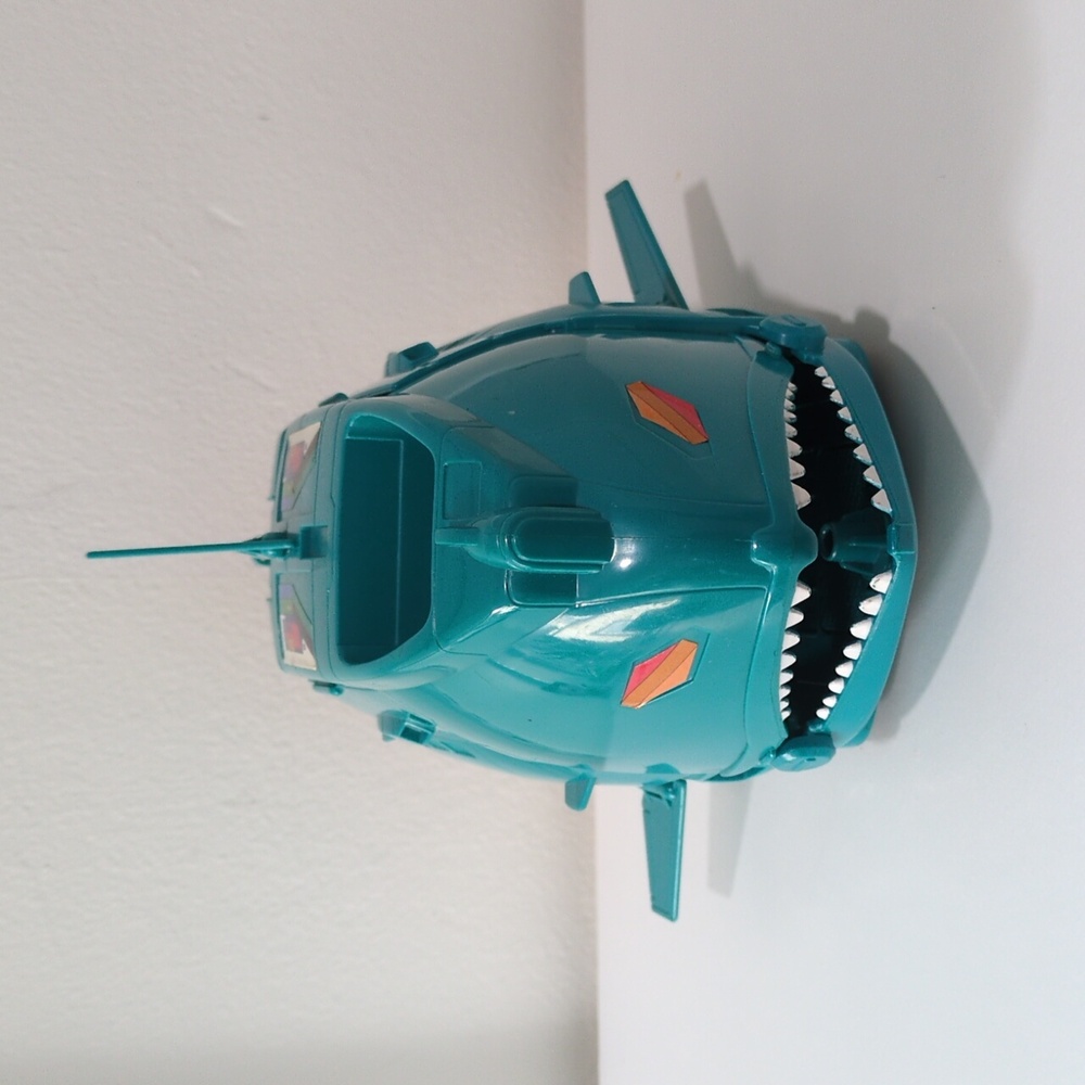 Vintage Battle Beast Shocking Shark Transport Station - Picture 2 of 10